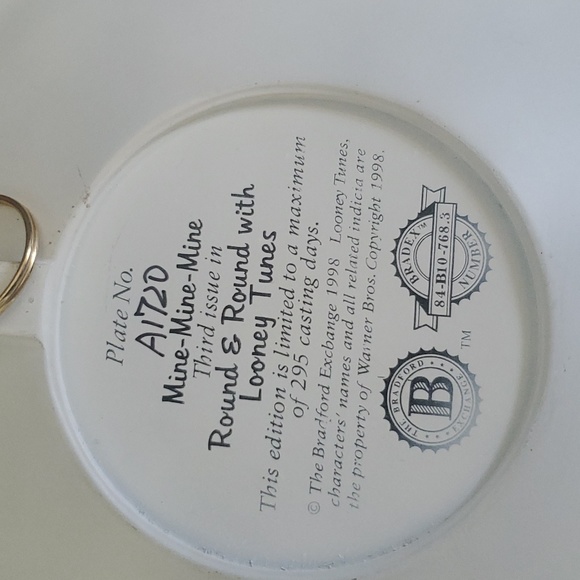 !! LOONEY TUNES ROUND!! - Picture 3 of 8